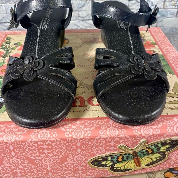 Rose Petals by Walking Cradles Black Leather Sandals Size 7 Sling Backs - Picture 9 of 9